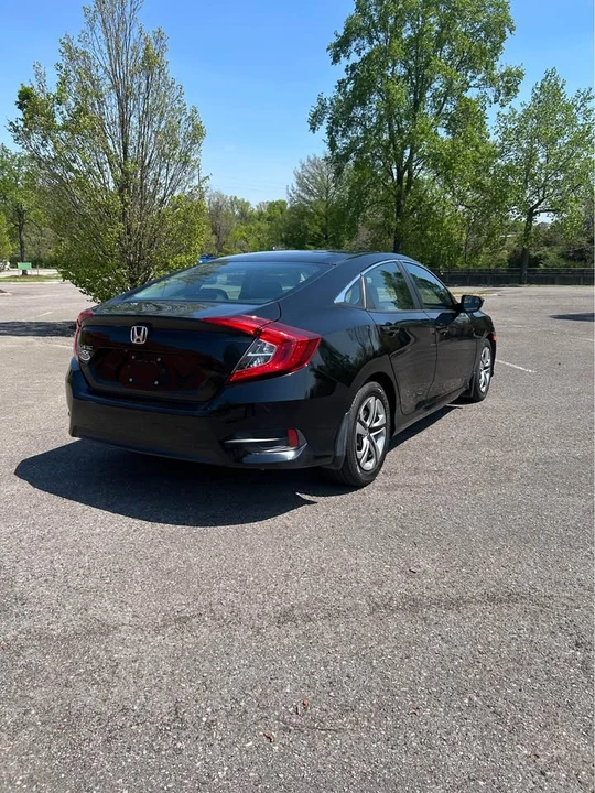 2018 Honda Civic 10th Gen - Image 5 of 15