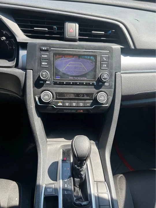 2018 Honda Civic 10th Gen - Image 10 of 15