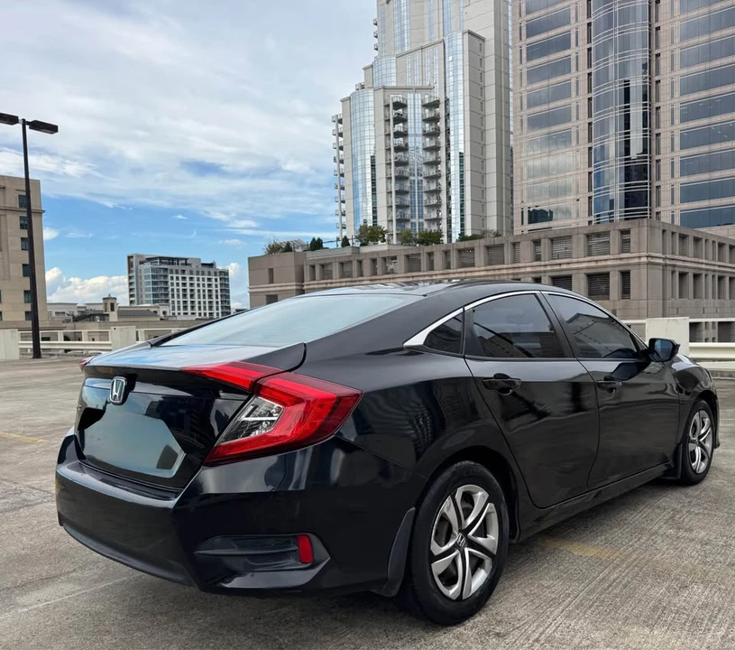 2018 Honda Civic 10th Gen - Image 8 of 11