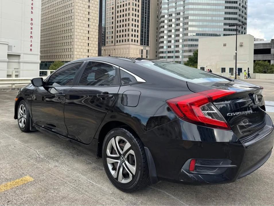 2018 Honda Civic 10th Gen - Image 9 of 11