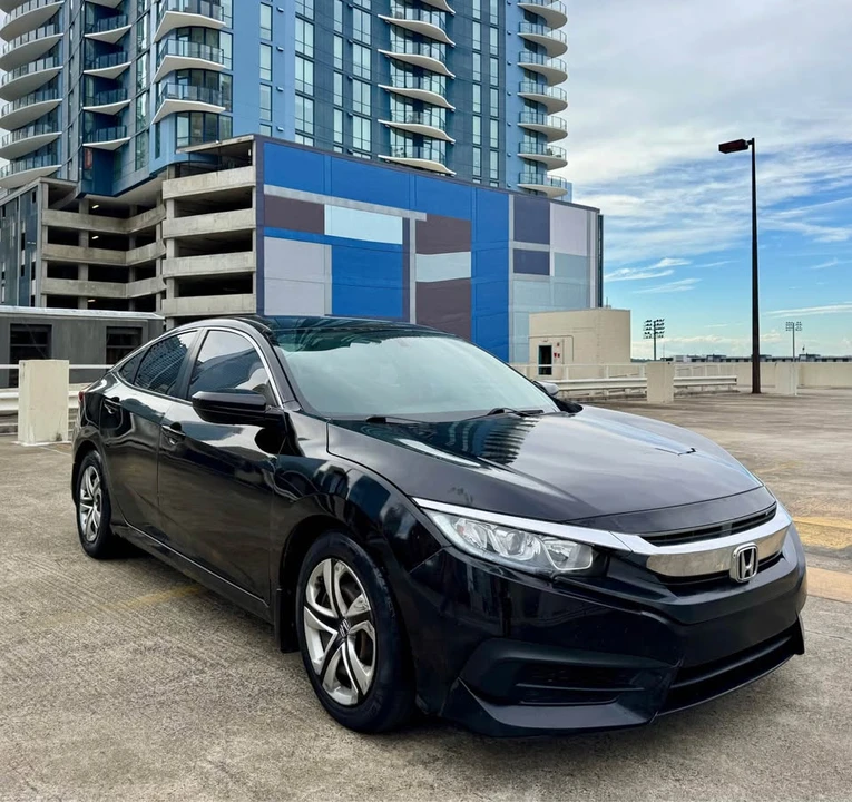2018 Honda Civic 10th Gen - Image 6 of 11