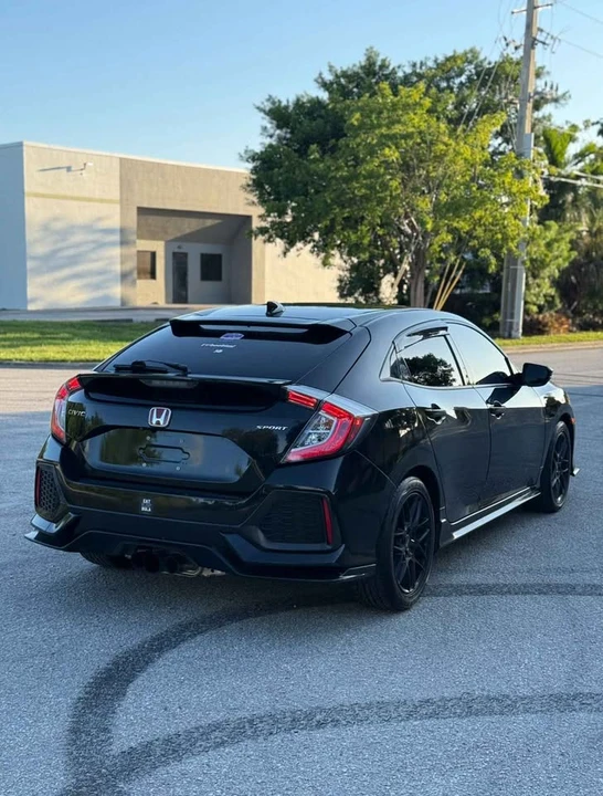 2018 Honda Civic 10th Gen - Image 5 of 12