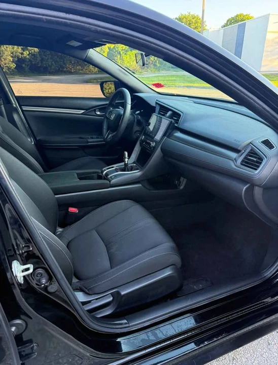 2018 Honda Civic 10th Gen - Image 9 of 12