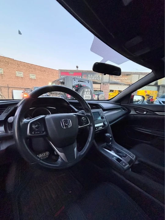 2018 Honda Civic 10th Gen - Image 2 of 7