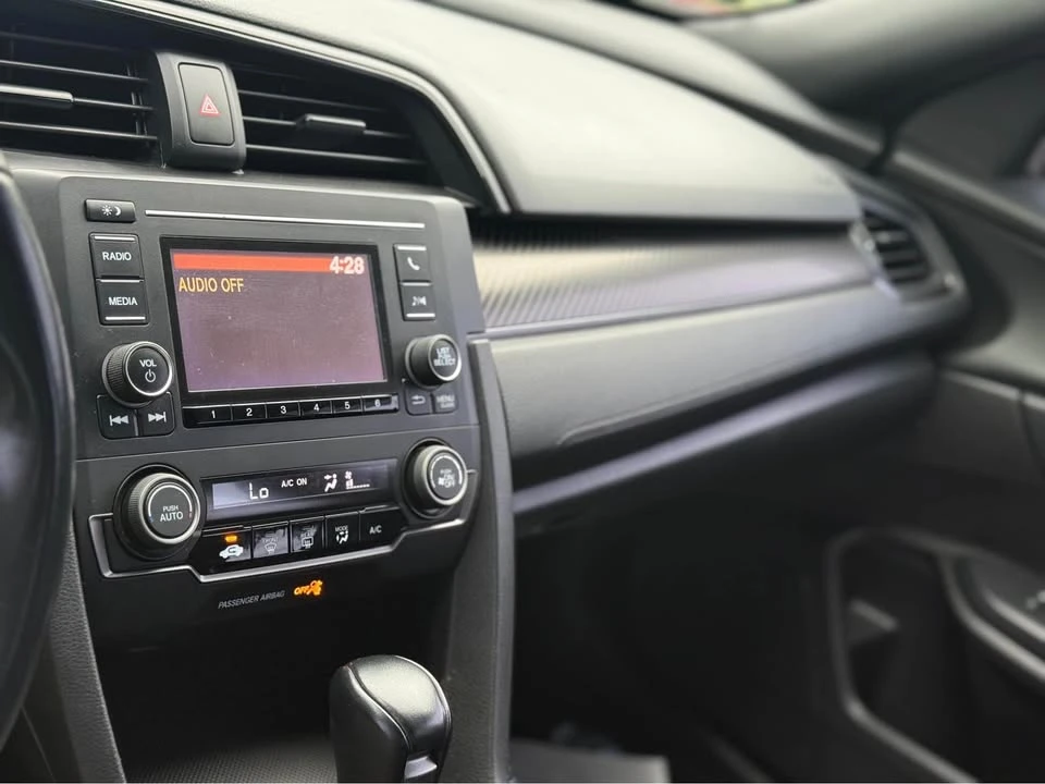 2018 Honda Civic 10th Gen - Image 6 of 12