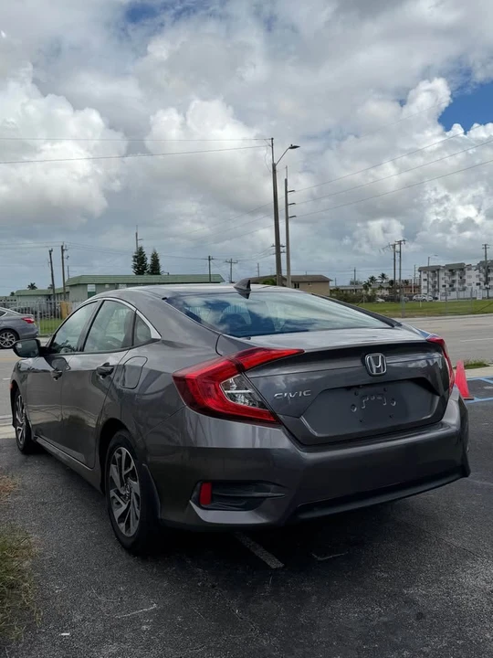 2018 Honda Civic 10th Gen - Image 6 of 11