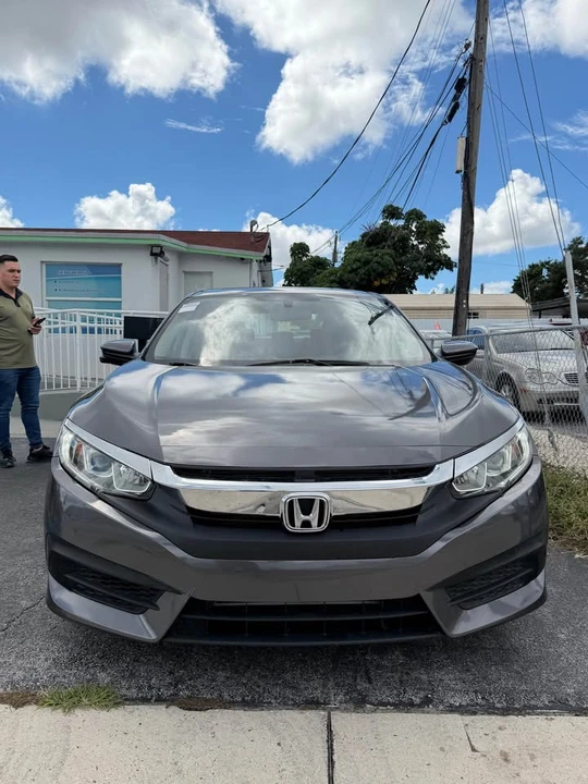 2018 Honda Civic 10th Gen - Image 3 of 11