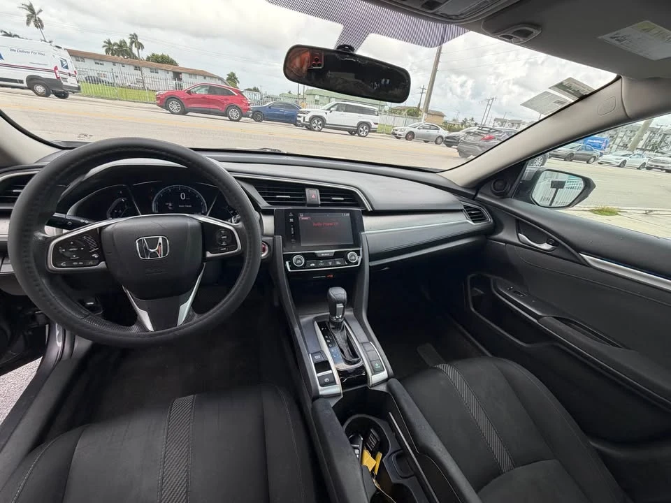 2018 Honda Civic 10th Gen - Image 9 of 11