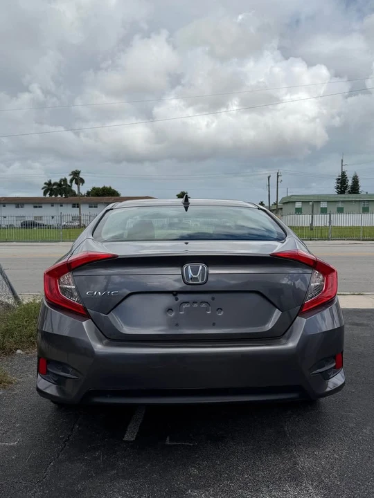 2018 Honda Civic 10th Gen - Image 5 of 11