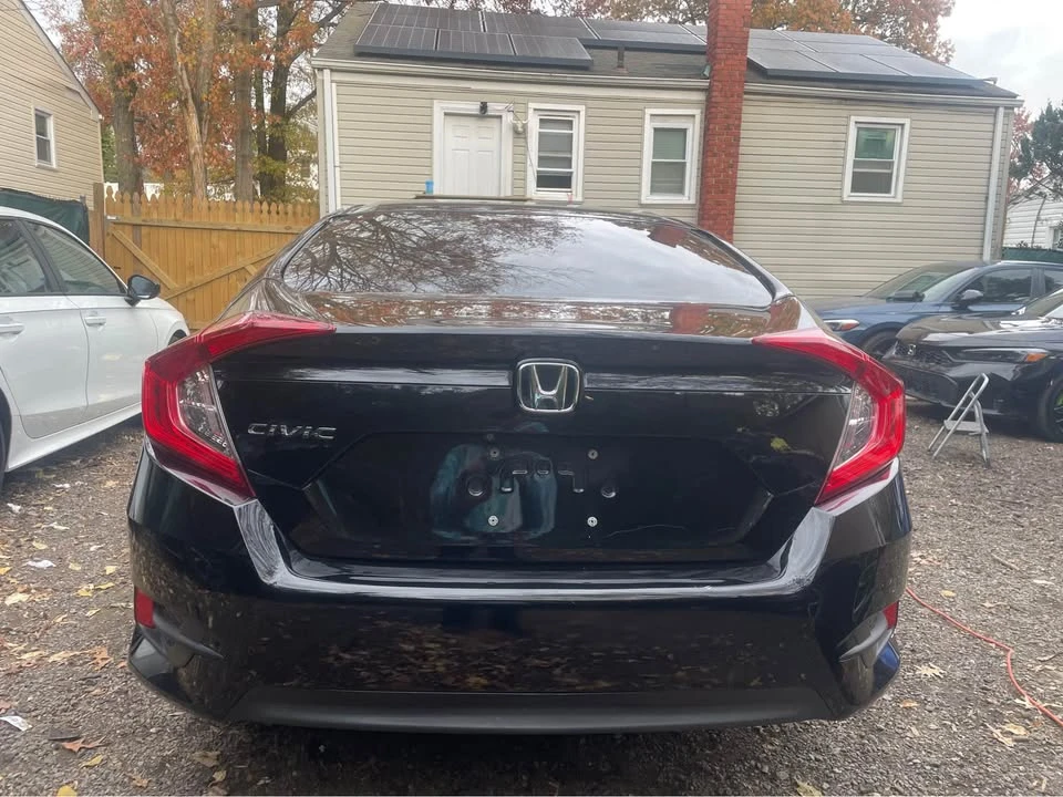 2018 Honda Civic 10th Gen - Image 5 of 17