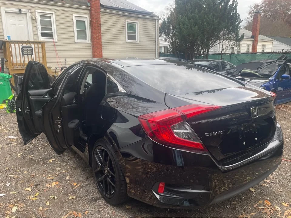 2018 Honda Civic 10th Gen - Image 14 of 17