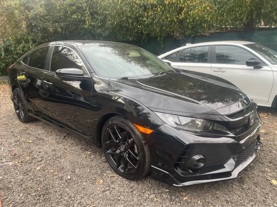 2018 Honda Civic 10th Gen - Image 8 of 17