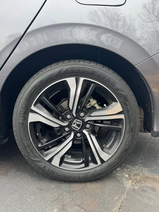 2018 Honda Civic 10th Gen - Image 12 of 17