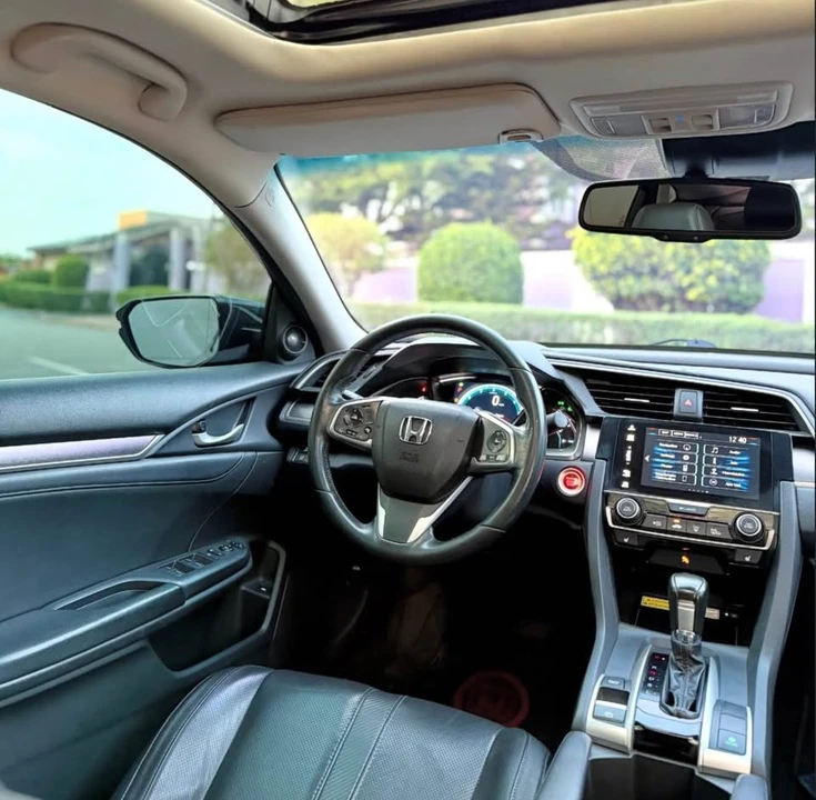 2018 Honda Civic 10th Gen - Image 2 of 5
