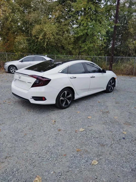2018 Honda Civic 10th Gen - Image 6 of 10