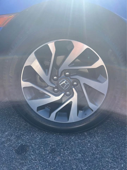 2018 Honda Civic 10th Gen - Image 3 of 5
