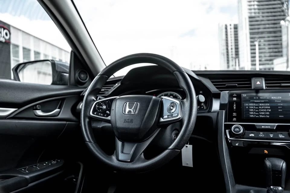 2018 Honda Civic 10th Gen - Image 12 of 17