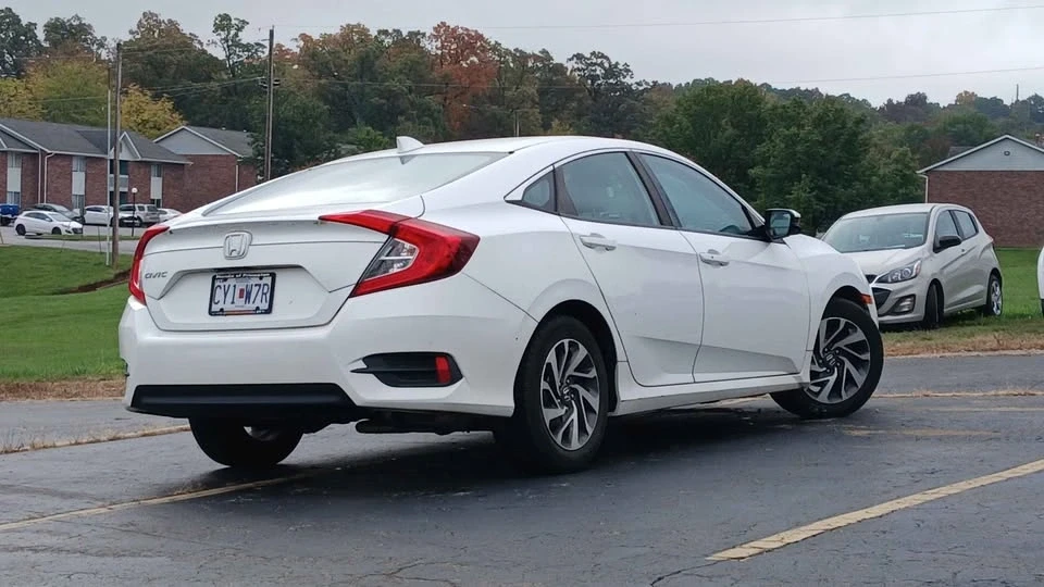 2018 Honda Civic 10th Gen - Image 4 of 5