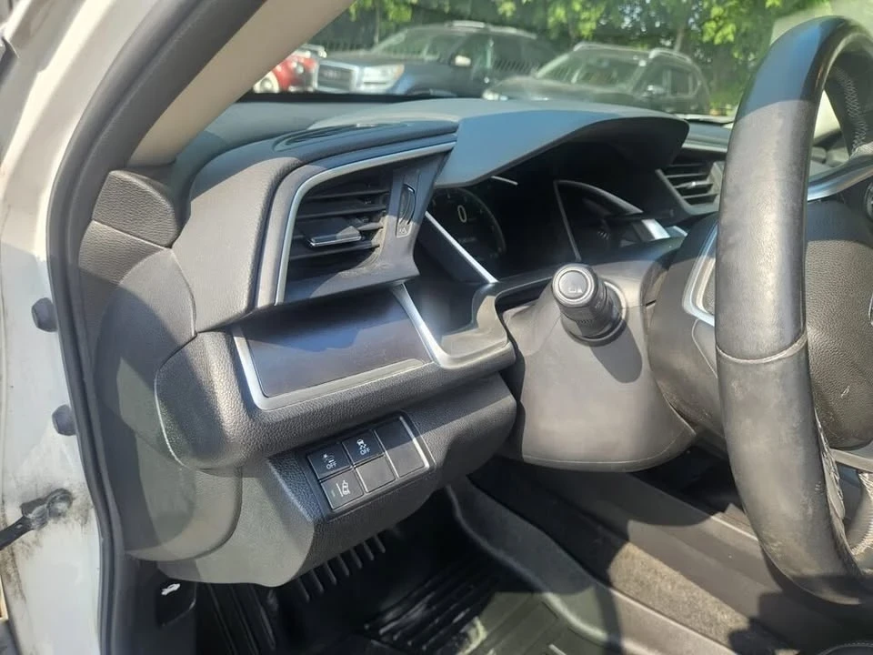 2018 Honda Civic 10th Gen - Image 8 of 20