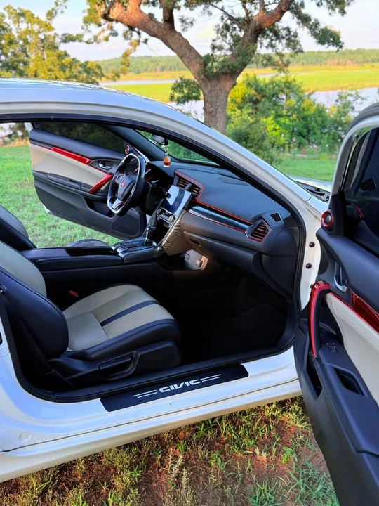 2018 Honda Civic 10th Gen - Image 11 of 20