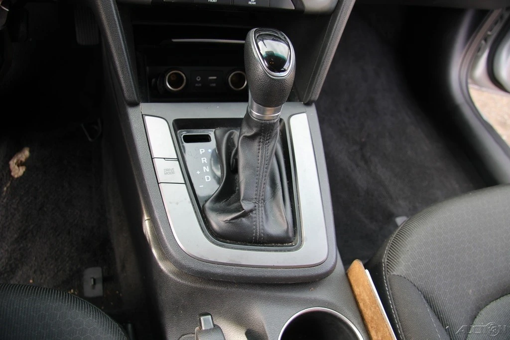 2018 Hyundai Elantra - Image 17 of 21