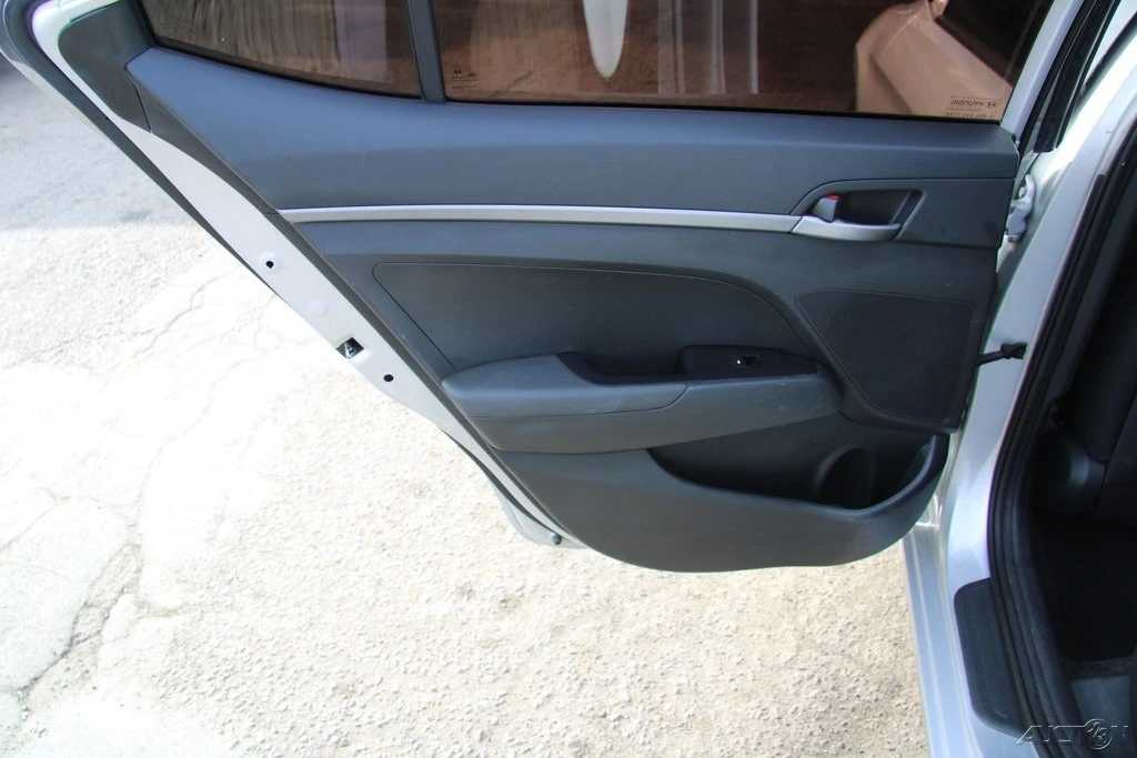 2018 Hyundai Elantra - Image 18 of 21