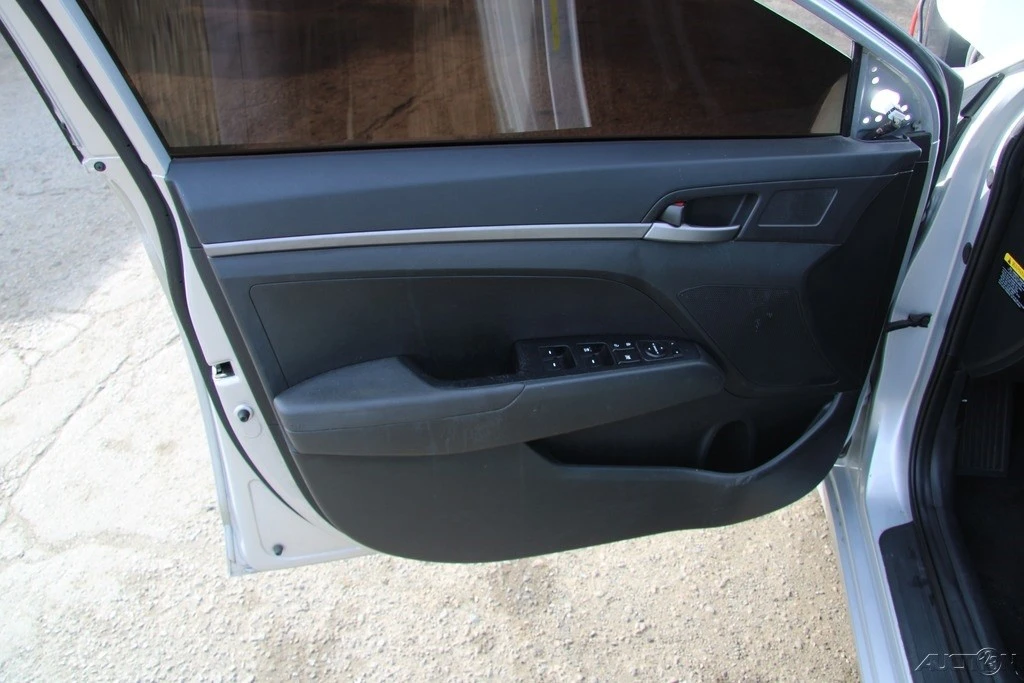 2018 Hyundai Elantra - Image 12 of 21