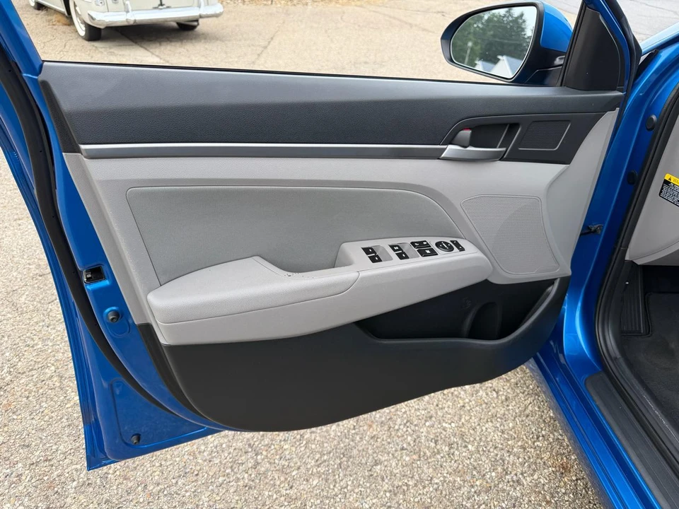 2018 Hyundai Elantra - Image 19 of 27