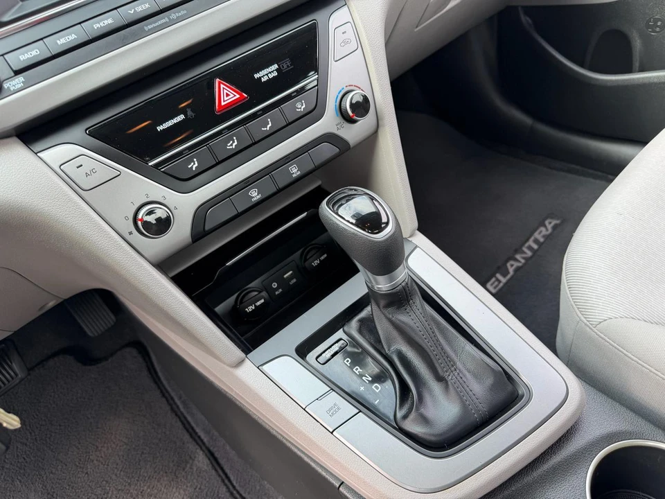 2018 Hyundai Elantra - Image 12 of 27