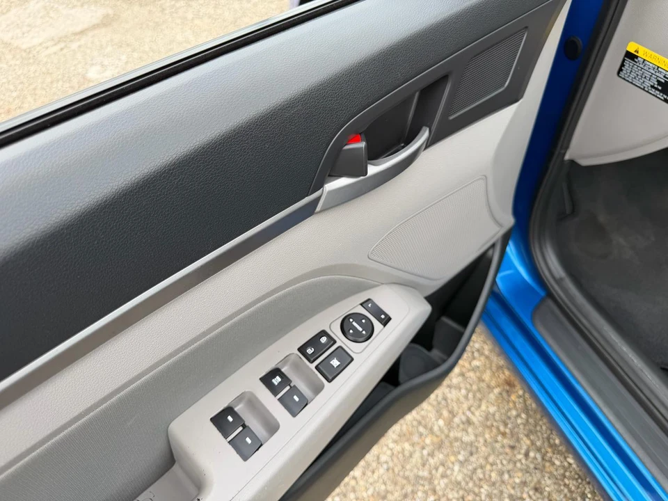 2018 Hyundai Elantra - Image 20 of 27
