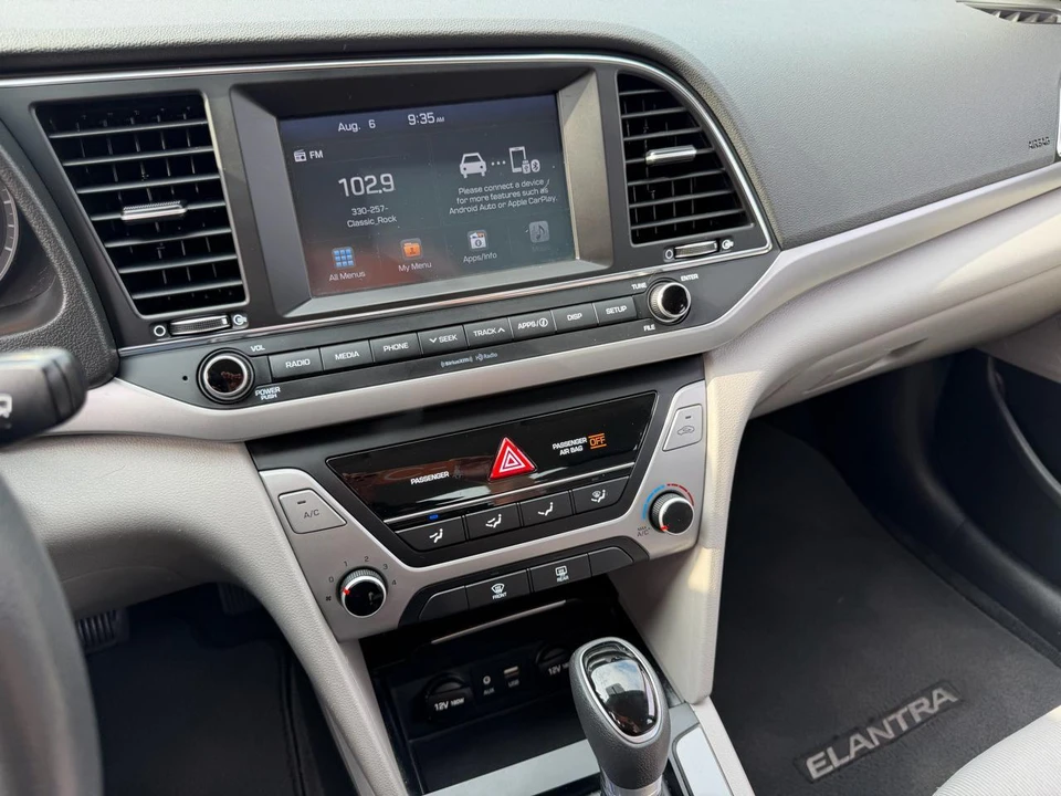 2018 Hyundai Elantra - Image 13 of 27