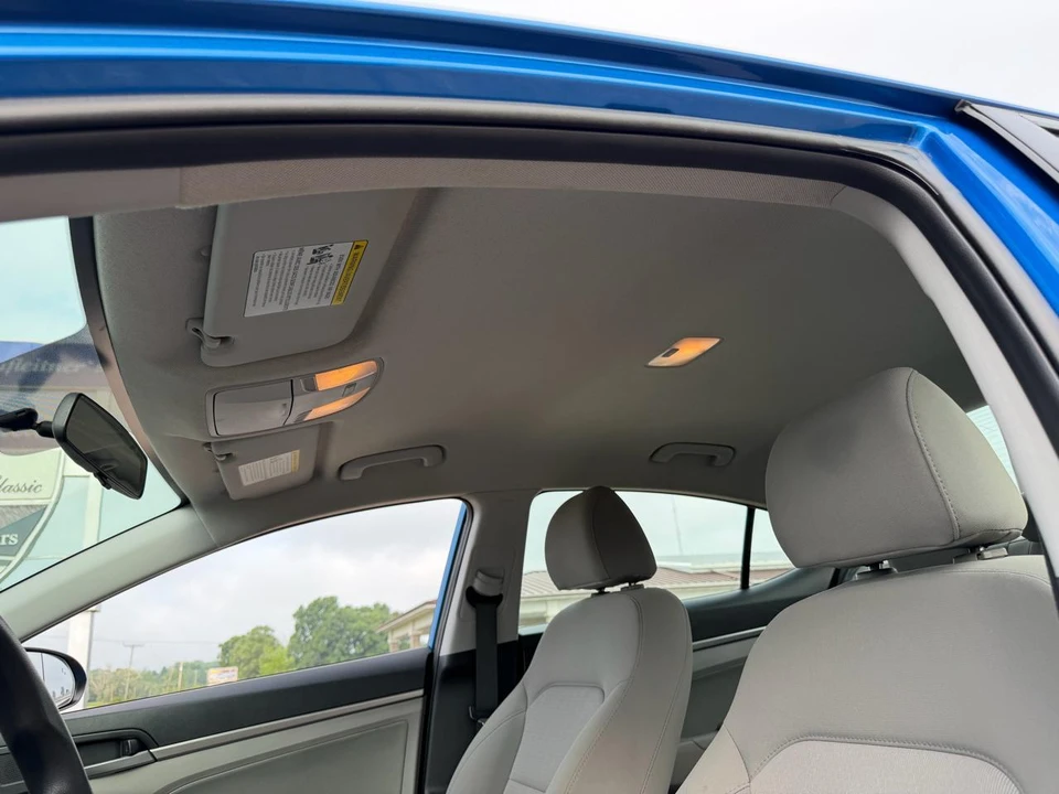 2018 Hyundai Elantra - Image 18 of 27