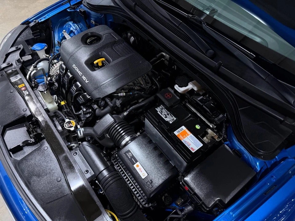 2018 Hyundai Elantra - Image 8 of 27