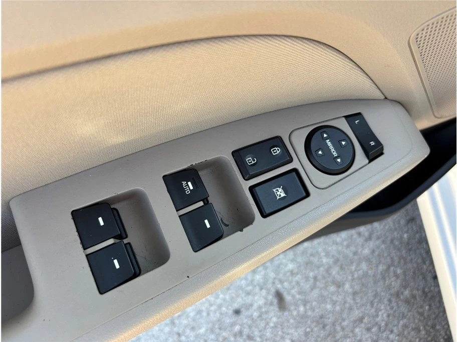 2018 Hyundai Elantra - Image 18 of 21