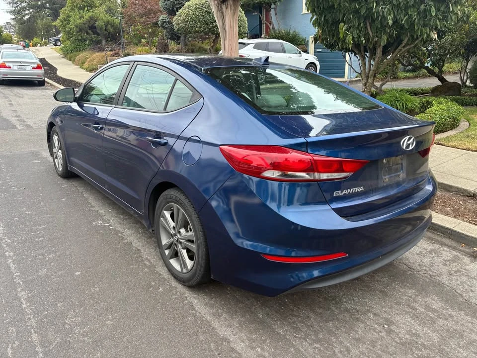 2018 Hyundai Elantra - Image 7 of 10