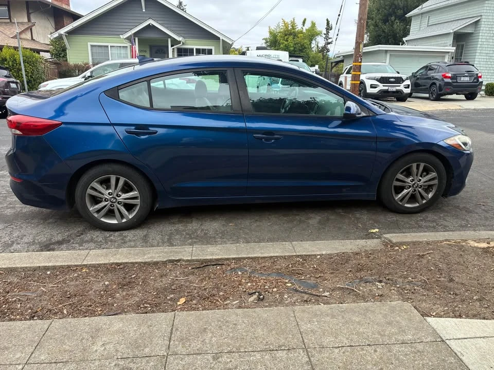 2018 Hyundai Elantra - Image 4 of 10