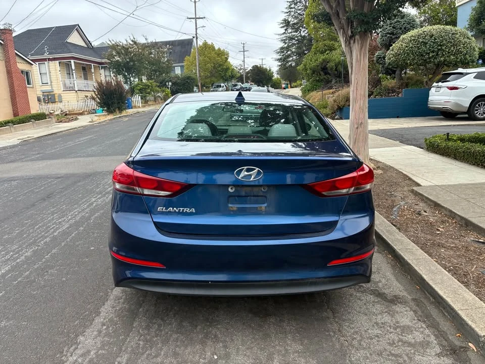 2018 Hyundai Elantra - Image 6 of 10