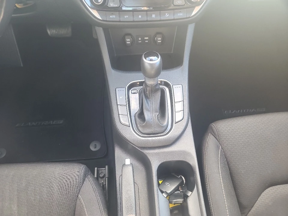 2018 Hyundai Elantra - Image 18 of 21