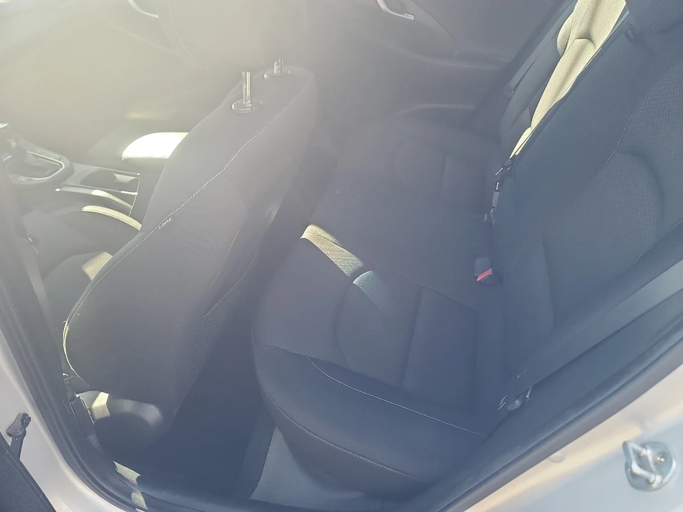 2018 Hyundai Elantra - Image 11 of 21