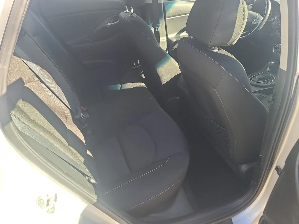 2018 Hyundai Elantra - Image 13 of 21