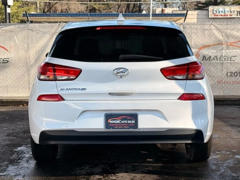 2018 Hyundai Elantra - Image 10 of 12