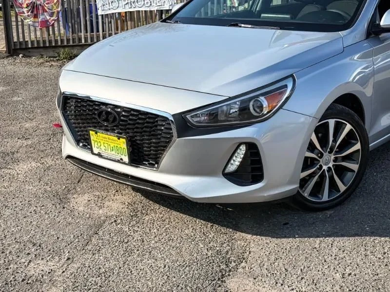 2018 Hyundai Elantra - Image 9 of 12