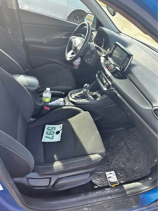 2018 Hyundai Elantra - Image 9 of 11
