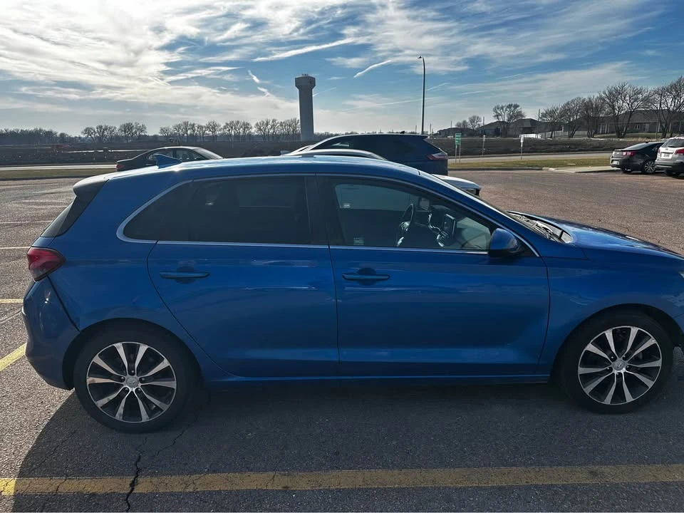 2018 Hyundai Elantra - Image 4 of 11