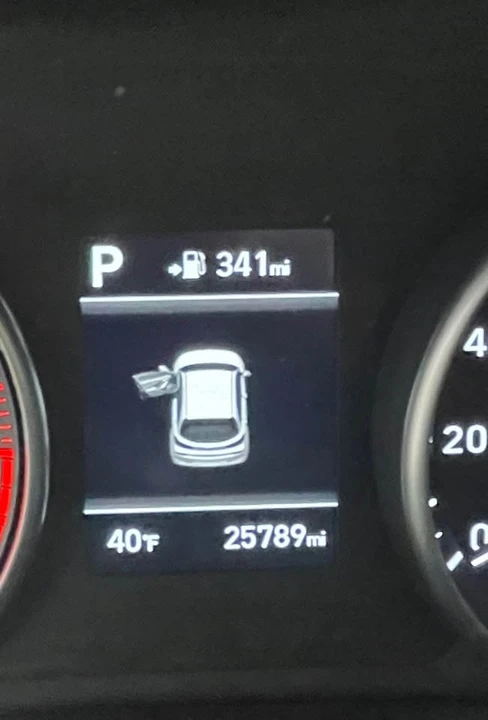 2018 Hyundai Elantra - Image 4 of 7