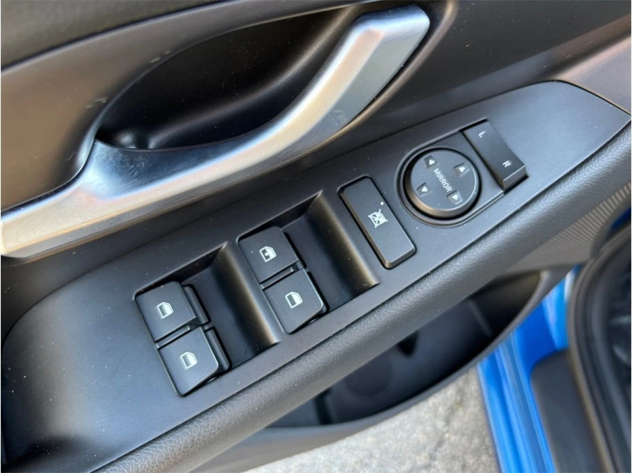 2018 Hyundai Elantra - Image 15 of 21