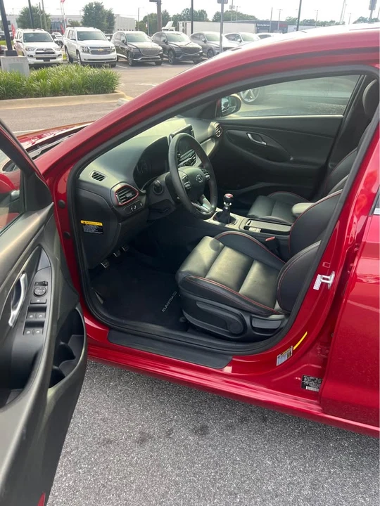 2018 Hyundai Elantra - Image 5 of 10