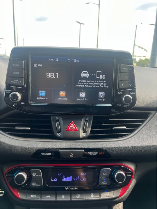 2018 Hyundai Elantra - Image 9 of 10