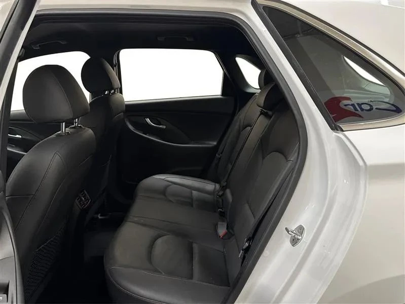 2018 Hyundai Elantra - Image 10 of 12