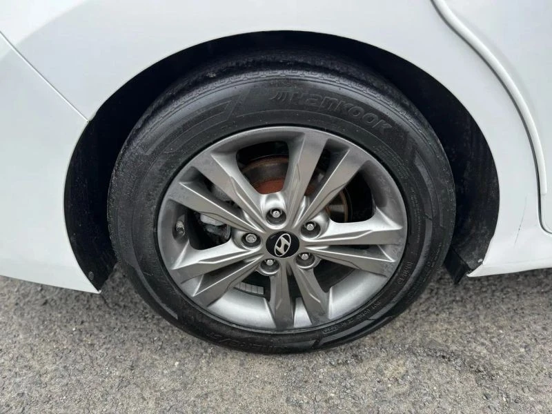 2018 Hyundai Elantra - Image 11 of 12